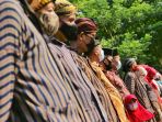 upacara-hut-kemerdekaan-ri-ke-76-dengan-pakaian-adat-kampung-jaw_20210817_201507.jpg
