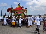 upacara-melasti-jelang-nyepi_20230321_153712.jpg