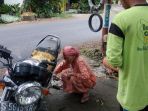 usaha-tambal-ban-nenek-ruminem_20161213_071609.jpg