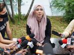 usai-bebas-dari-penjara-rey-utami-merasa-terlahir-kembali_20201116_220454.jpg