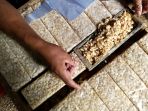 usai-tiga-hari-mogok-perajin-tempe-kembali-berproduksi_20221101_185115.jpg