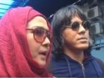 usai-umrah-suami-ria-irawan-ingin-ke-pesantren-demi-dalami-agama_20170120_122307.jpg