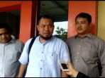 ustaz-ade-darmawan-didampingi-kuasa-hukumnya_20180612_123438.jpg