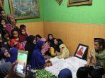 ustaz-maulana-bersama-keluarga-dan-kerabat-melayat-jenazah-almarhum-nuraliyah-ibnu-hajar.jpg