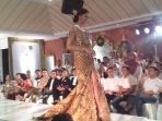 uteri-indonesia-2017-bunga-jelitha-ibrani-saat-memamerkan_20171103_220640.jpg