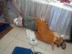 uyu-ruhyana-mempraktikkan-cara-mengikat-diri-sendiri-di-mapolda-jabar_20180301_220032.jpg
