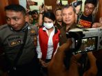 va-jalani-sidang-perdana-di-pn-surabaya_20190424_165026.jpg