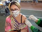 vaksinasi-covid-19-astrazeneca-bagi-wni-dan-wna-di-denpasar_20210715_002449.jpg