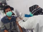 vaksinasi-covid-19-bersama-ivan-gunawan_20210731_120021.jpg