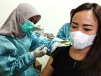 vaksinasi-covid-19-dosis-kedua-bagi-sdm-nakes-jabar_20210217_141038.jpg