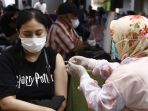 vaksinasi-covid-19-kolaborasi-kompas-gramedia-dan-kalbe_20210908_185251.jpg