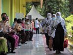 vaksinasi-covid-19-untuk-tenaga-pendidikan_20210224_223923.jpg