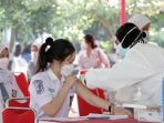vaksinasi-massal-untuk-pelajar-di-sma-n-1-semarang_20210714_130513.jpg