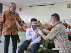 vaksinasi-tahap-dua-bagi-pelajar-smp-it-papb-semarang_20211002_151058.jpg