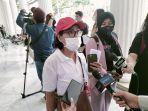 valentina-warga-cakung-datang-ke-meja-pengaduan-balai-kota.jpg