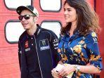 valentino-rossi-dan-sang-kekasih-francesca-sofia-novello.jpg