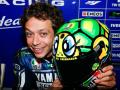 valentino-rossi-dengan-helm-barunya.jpg
