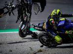 valentino-rossi-di-insiden-motogp-austria.jpg