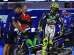 valentino-rossi-di-pit_20150316_114943.jpg
