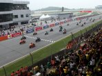 valentino-rossi-jatuhkan-marc-marquez-di-seri-motogp-sepang_20151029_105934.jpg