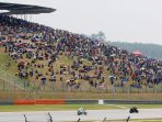 valentino-rossi-jatuhkan-marc-marquez-di-seri-motogp-sepang_20151029_110651.jpg
