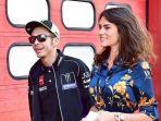 valentino-rossi-kiri-dan-francesca-sofia-novello-kanan.jpg