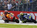valentino-rossi-marc-marquez_20151025_221430.jpg