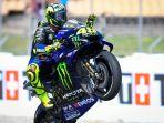 valentino-rossi-melakukan-wheelie-usai-menempati-posisi-5-di-kualifikasi-motogp-barcelona-2019.jpg