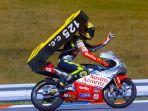 valentino-rossi-mengawali-karirnya-dengan-aprilia-dan-mempersembahkan-juara-dunia-di-tahun-keduanya.jpg