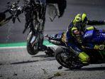 valentino-rossi-selamat-dari-kecelakaan.jpg