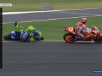 valentino-rossi-terjatuh-diseruduk-marc-marquez-3_20180409_063717.jpg