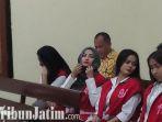 vanessa-angel-bersama-tiga-mucikarinya-sebelum-hadapi-sidang-di-ruang-garuda-i-pn-surabaya.jpg