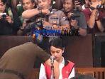 vanessa-angel-duduk-di-kursi-pesakitan1.jpg