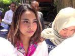 vanessa-angel-terlihat-cantik-saat-ke-polda-jatim-untuk-wajib-lapor-saksi-kasus-prostitusi-online.jpg