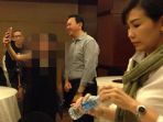 veronica-tan-cemberut-saat-ahok-selfie_20180109_155557.jpg