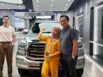 verrell-bramasta-memberikan-mobil-mewah-untuk-bunda-sarni.jpg