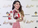 via-vallen-raih-penghargaan-di-bravo-awards.jpg