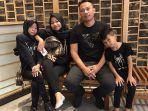 vicky-prasetyo-bersama-anak-anaknya.jpg