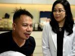 vicky-prasetyo-melakukan-perawatan-wajah-karena-masalah-jerawat-bersama-dr-patricia-wijaya.jpg