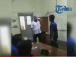 video-2-guru-sman-8-medan-duel-di-dalam-kelas-ditonton-muridjpg.jpg