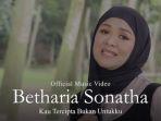 video-musik-kau-tercipta-bukan-untukku-betharia-sonata-8989.jpg