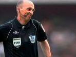 video-nyeleneh-wasit-iseng-sembunyikan-bola-hat-trick-sergio-aguero.jpg