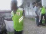video-pemukulan-potlantas-ttu-ke-pengendara-karena-tak-membawa-helm-kapolres-ttu-ungkap-fakta-lain.jpg