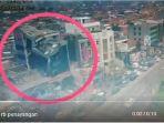 video-rekaman-cctv-detik-detik-ambruknya-gedung-4-lantai-slipi.jpg
