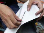 video-tips-cara-melepas-dan-membersihkan-bekas-stiker-di-bodi-motor.jpg
