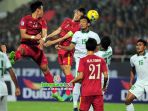 vietnam-vs-indonesia-le-cong-vinh-hansamu-yama-bayu-pradana_20161208_130731.jpg