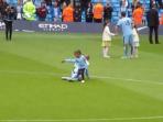 vincent-kompany-menekel-anaknya-sendiri_20160517_144124.jpg