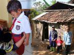 viral-bocah-7-tahun-ke-sekolah-tak-pernah-mandi-baju-kotor-tanpa-alas-kaki-fakta-pilu-terungkap.jpg