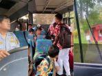 viral-di-media-sosial-pegawai-dishub-antar-jemput-anak-sekolah.jpg