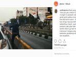 viral-jambret-mobil-lari-di-jalur-busway.jpg